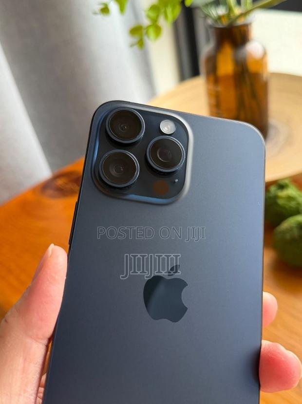 Apple iPhone 15 Pro Max 256 GB Blue · Photo 2