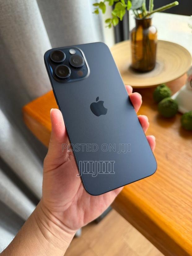 Apple iPhone 15 Pro Max 256 GB Blue · Photo 3