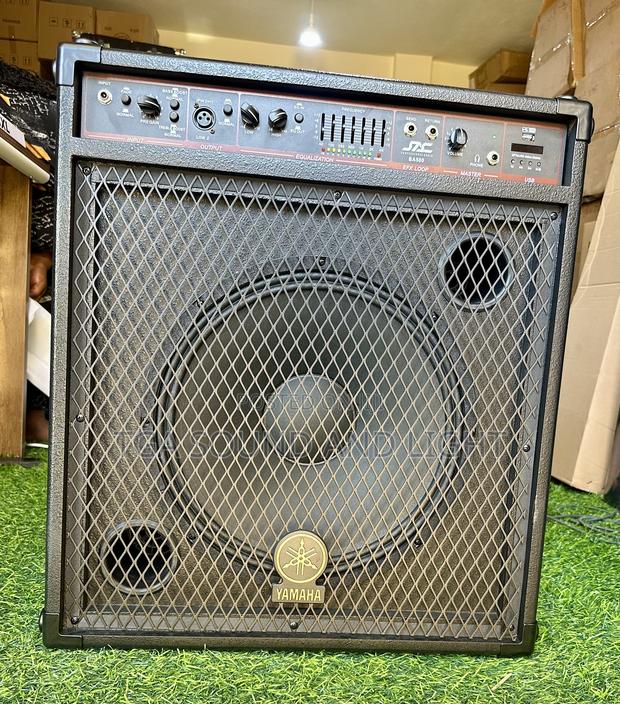 Yamaha Ba500 Baas Guitar Combo · Photo 4