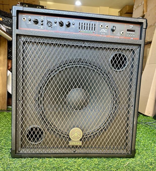 Yamaha Ba500 Baas Guitar Combo · Photo 5