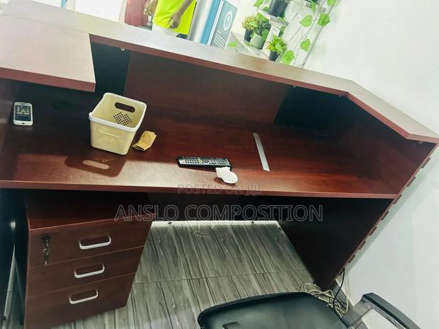 Administrative Reception Desk · Photo 1