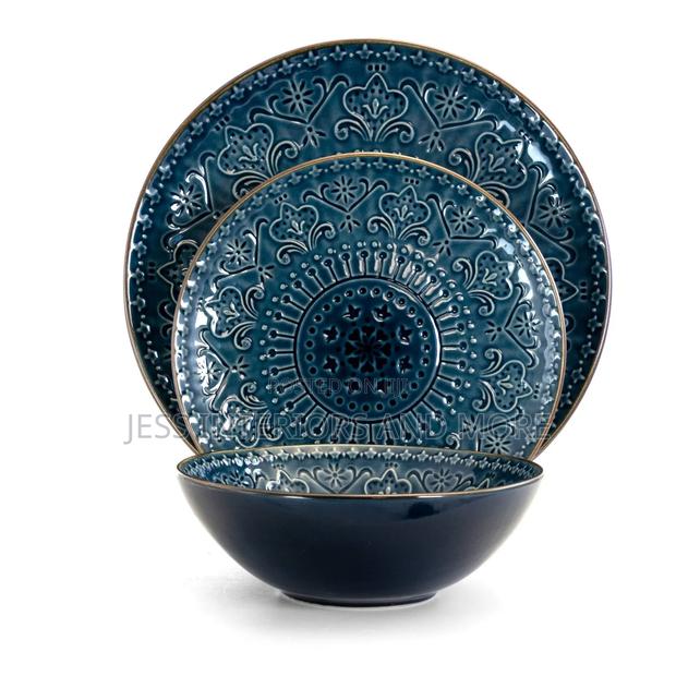 Mozaic 16-Piece Stoneware Dinnerware · Photo 2