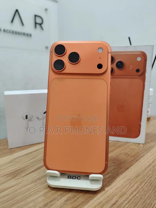 Apple iPhone 17 Pro Max 256 GB Orange · Photo 2