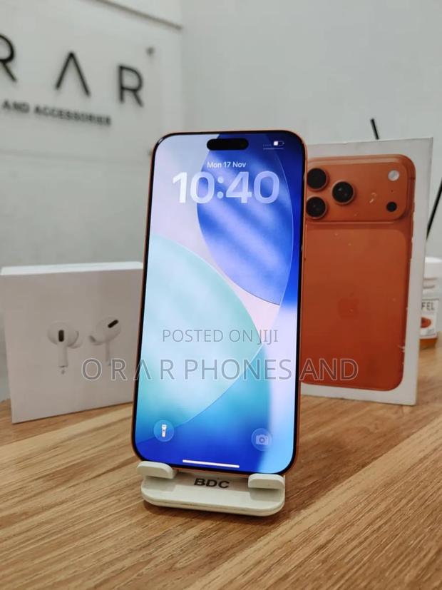 Apple iPhone 17 Pro Max 256 GB Orange · Photo 3