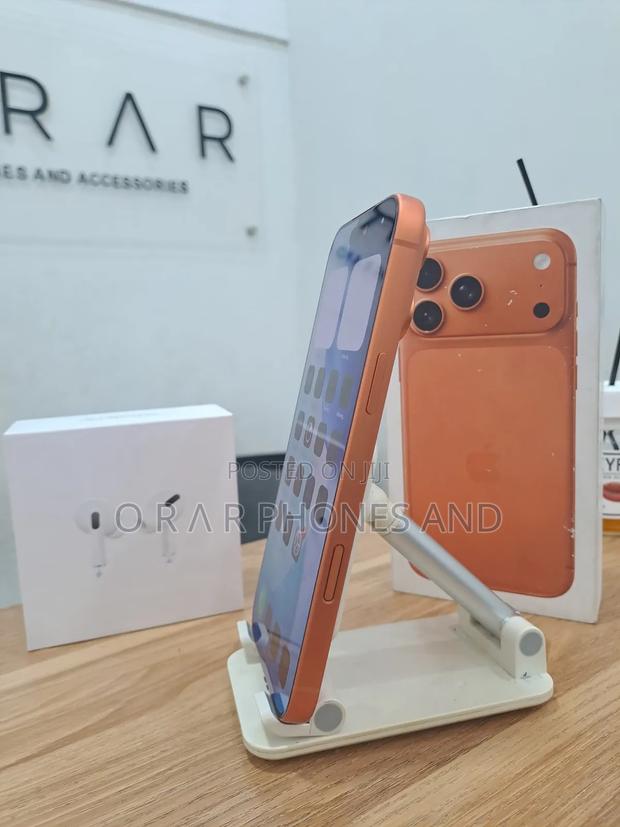 Apple iPhone 17 Pro Max 256 GB Orange · Photo 4