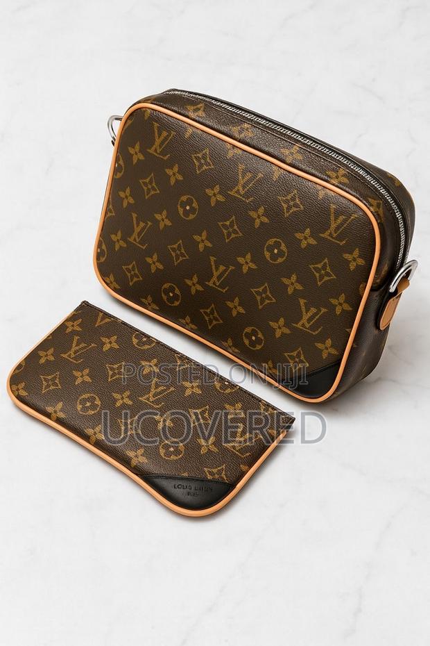 Louis Vuitton Leather Should Bag + Purse · Photo 4
