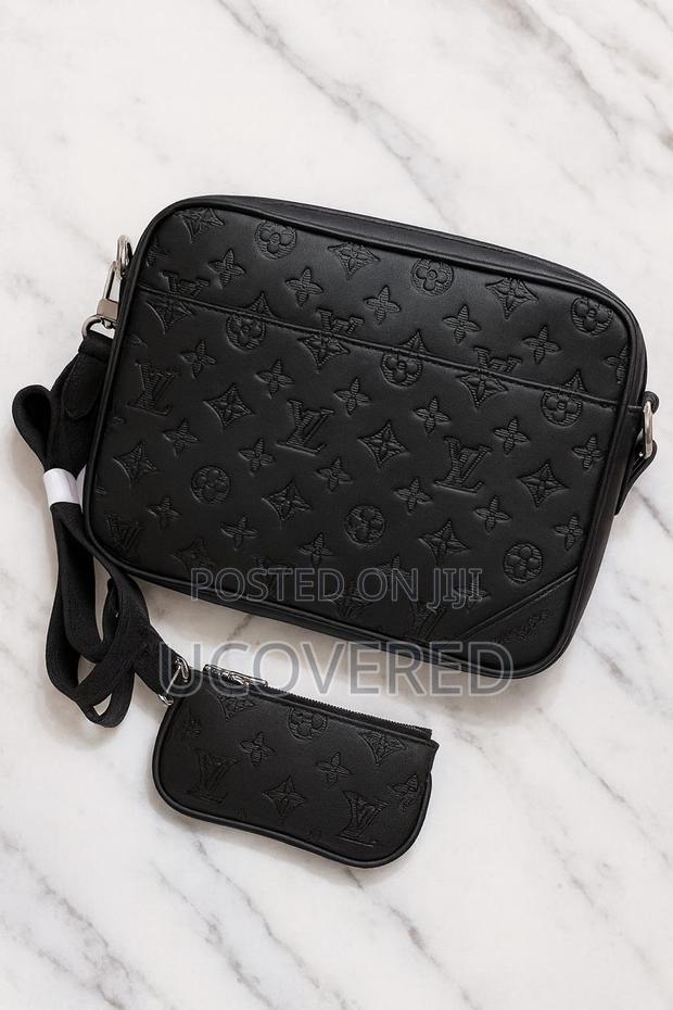 Louis Vuitton Leather Should Bag + Purse · Photo 2