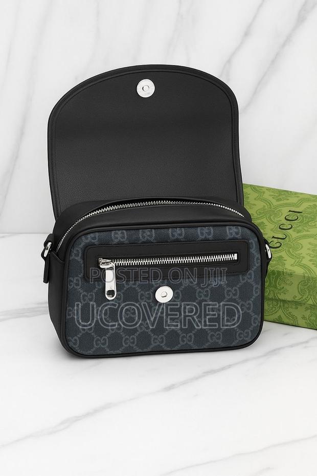 Gucci Unisex Leather Shoulder Bags · Photo 5