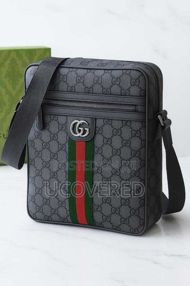 Gucci Unisex Leather Shoulder Bag · Photo 4