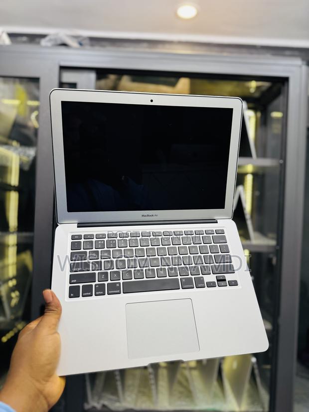 Laptop Apple MacBook Air 2017 8GB Intel Core i5 SSD 128GB · Photo 5