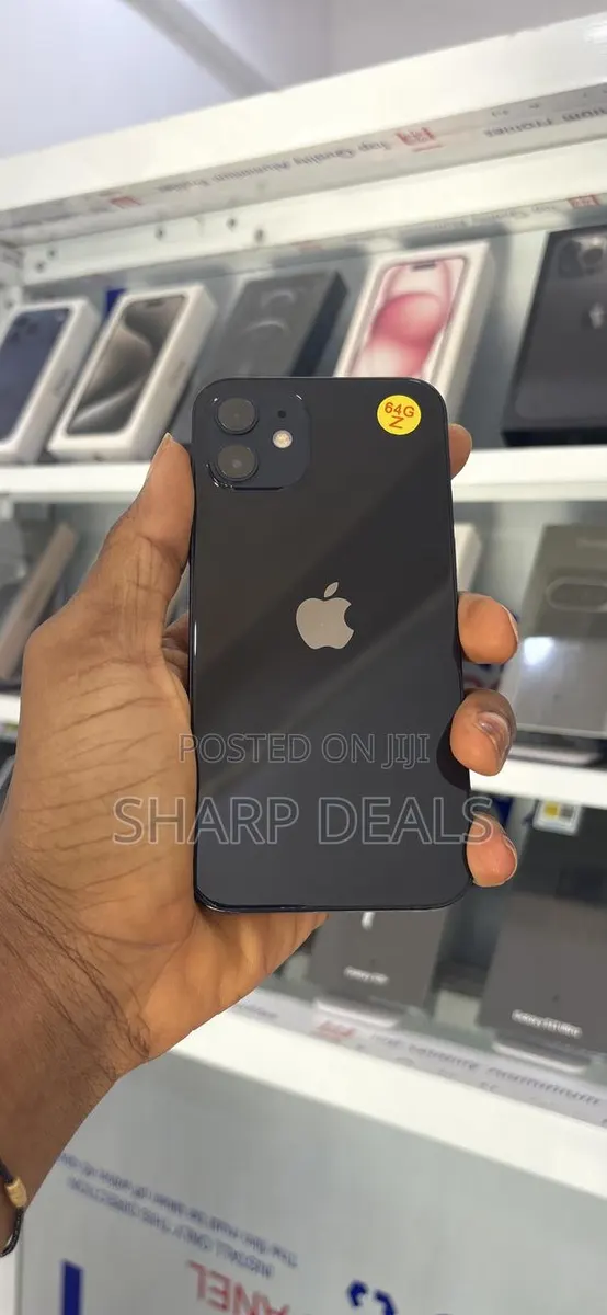 Apple iPhone 12 64 GB Black · Photo 1