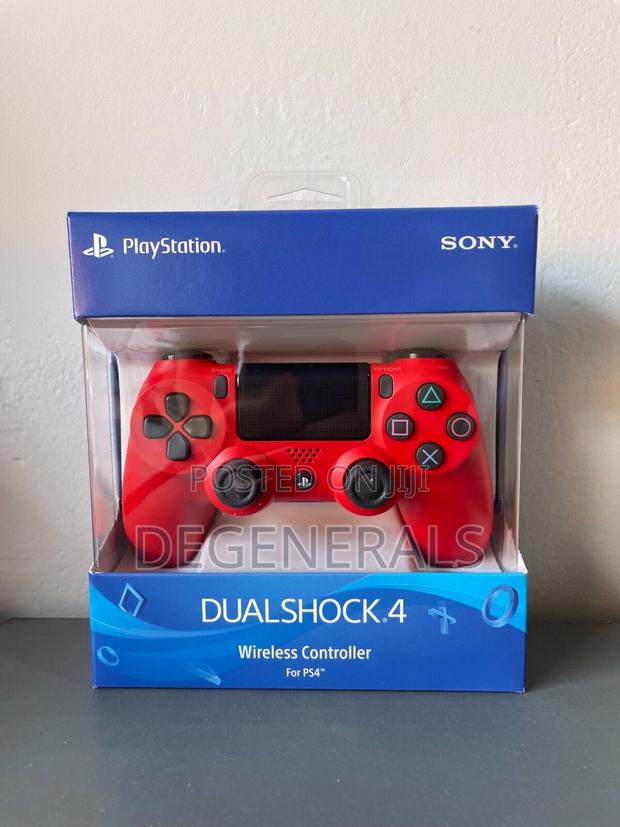 Playstation 4 Controllers · Photo 2