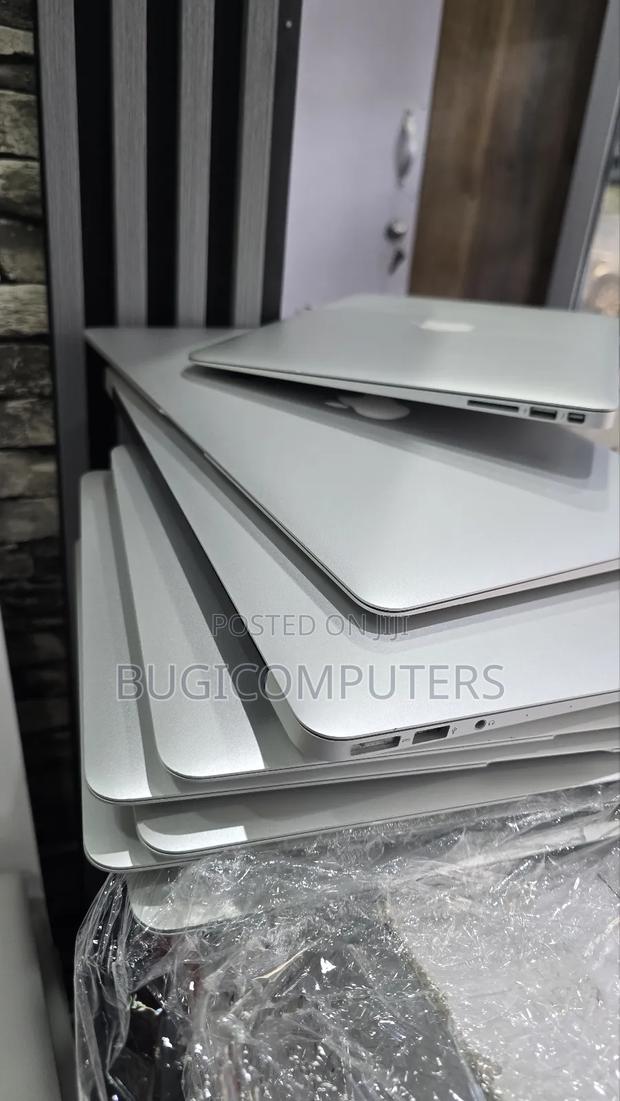 Laptop Apple MacBook Air 2015 8GB Intel Core I5 SSD 128GB · Photo 4