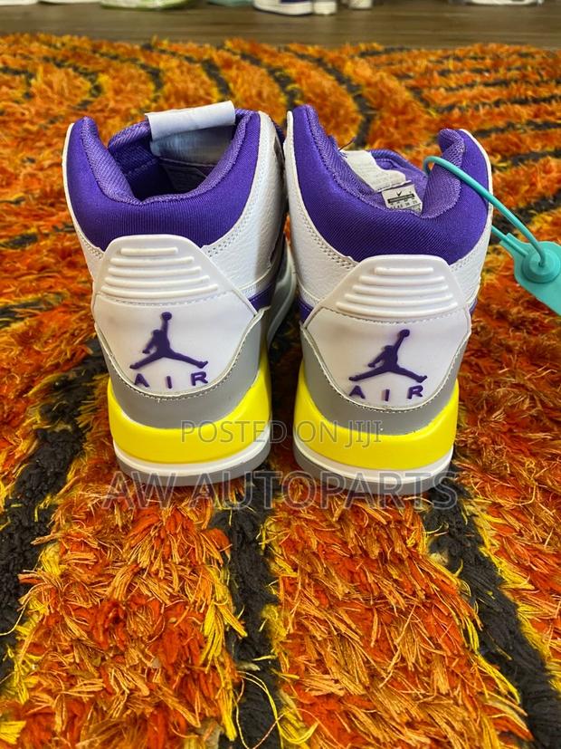 Nike Sneaker · Photo 2