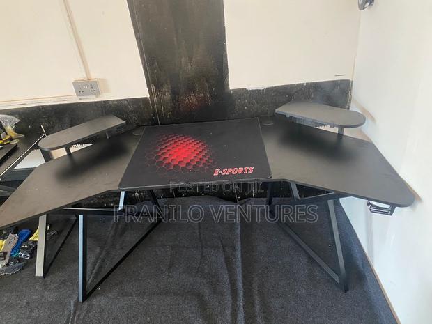 1.8m Extra Wide Gaming/ Studio/ Computer Desk · Photo 4