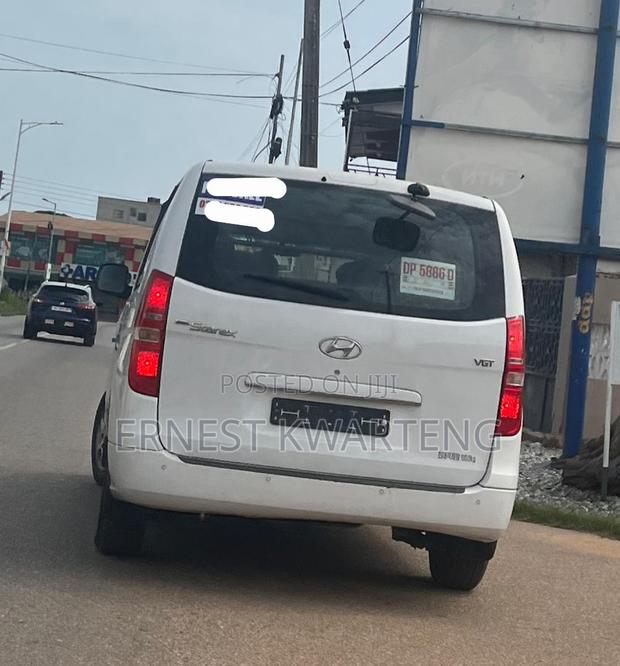 Hyundai Starex 2015 White · Photo 2