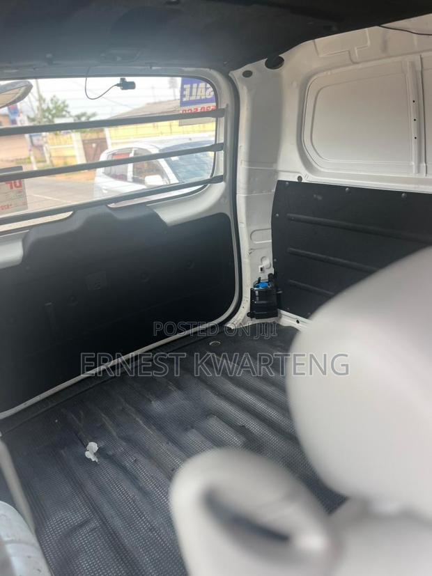 Hyundai Starex 2015 White · Photo 5