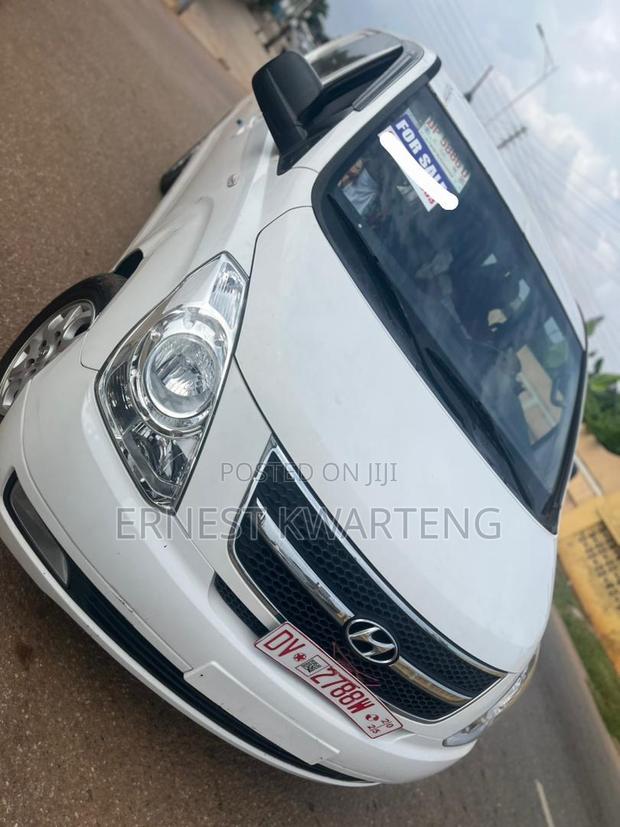 Hyundai Starex 2015 White · Photo 1