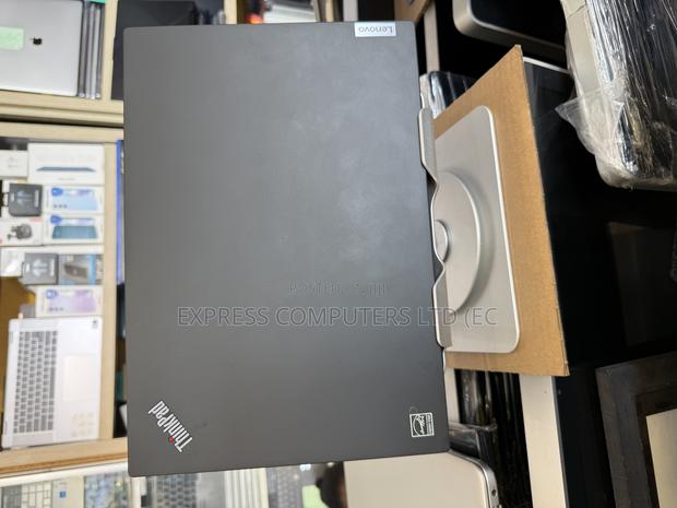 Laptop Lenovo Thinkpad T14s Gen 2 16GB Intel Core I5 SSD 256GB · Photo 1