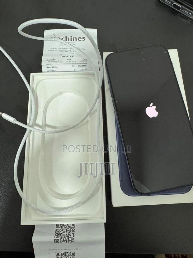 Apple iPhone 17 Pro Max 256 GB Blue · Photo 1