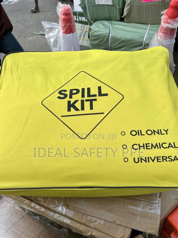 Spill Kit (Oil/Chemical/Universal) · Photo 1