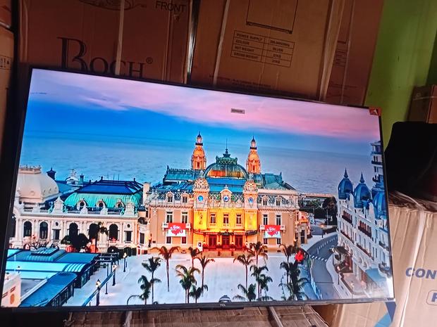 Smart TCL 55ch Fast Internet Connection and Vibrant Display Quality · Photo 2