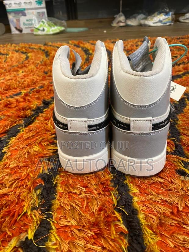 Nike Jordan Sneaker · Photo 2