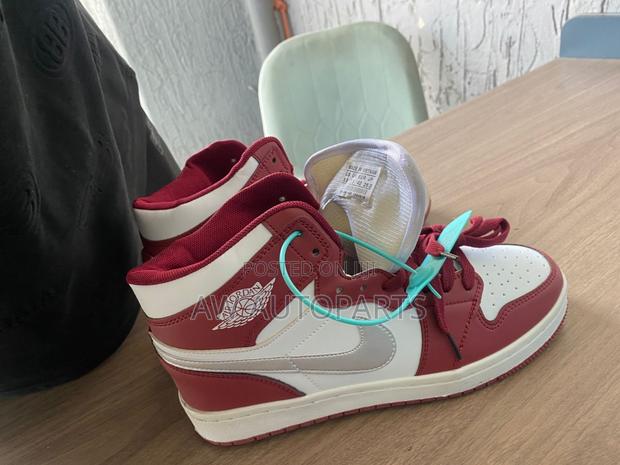 Jordan Sneaker · Photo 2