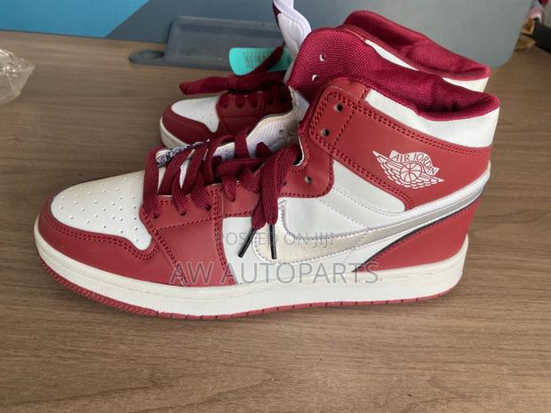 Jordan Sneaker · Photo 1
