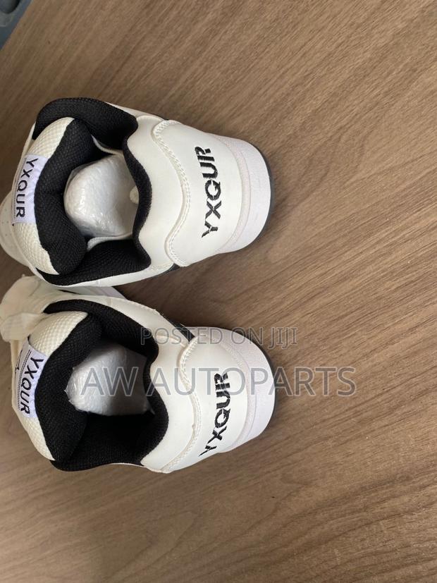 White Sneaker · Photo 4