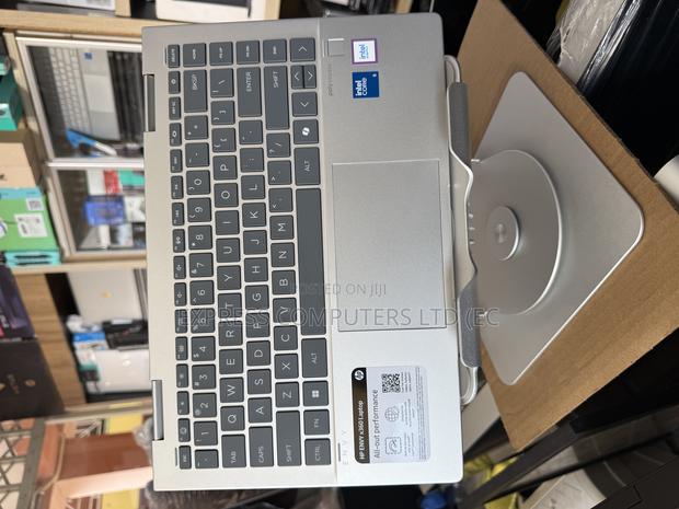 Laptop HP Envy 14 8GB Intel Core 5 SSD 512GB · Photo 1