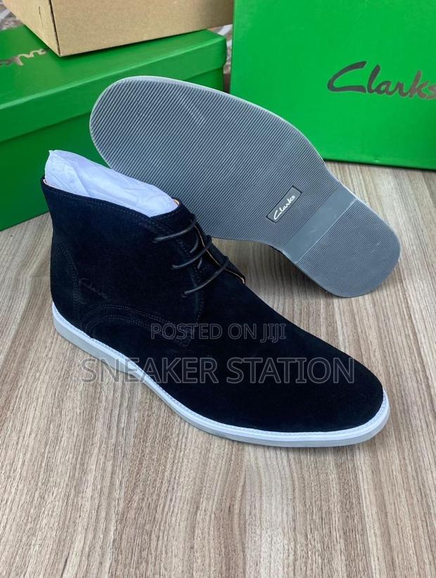 Original Clarks Suede Shoes Available · Photo 1