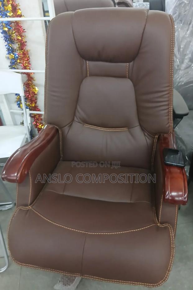 Directors Executive Swivel Chair · Photo 1
