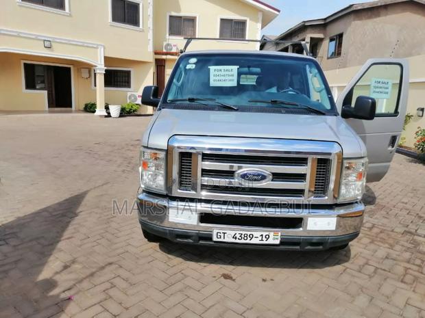Ford E350 2010 Silver · Photo 1