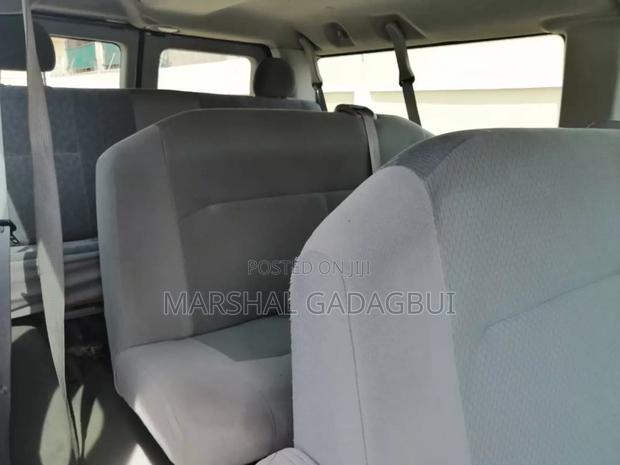 Ford E350 2010 Silver · Photo 4