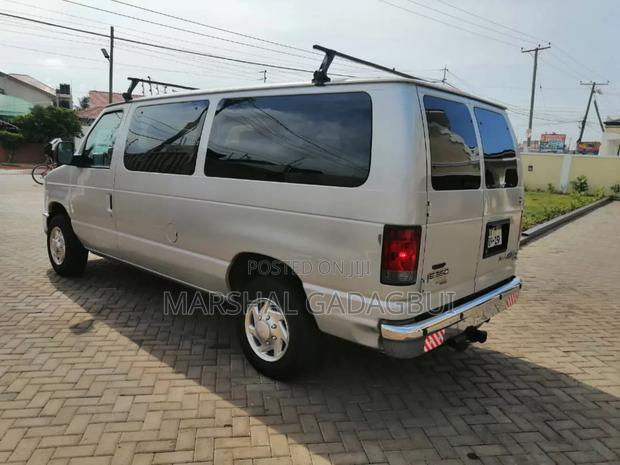 Ford E350 2010 Silver · Photo 5