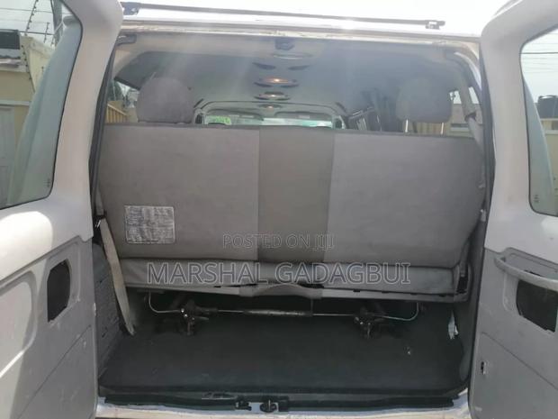 Ford E350 2010 Silver · Photo 6