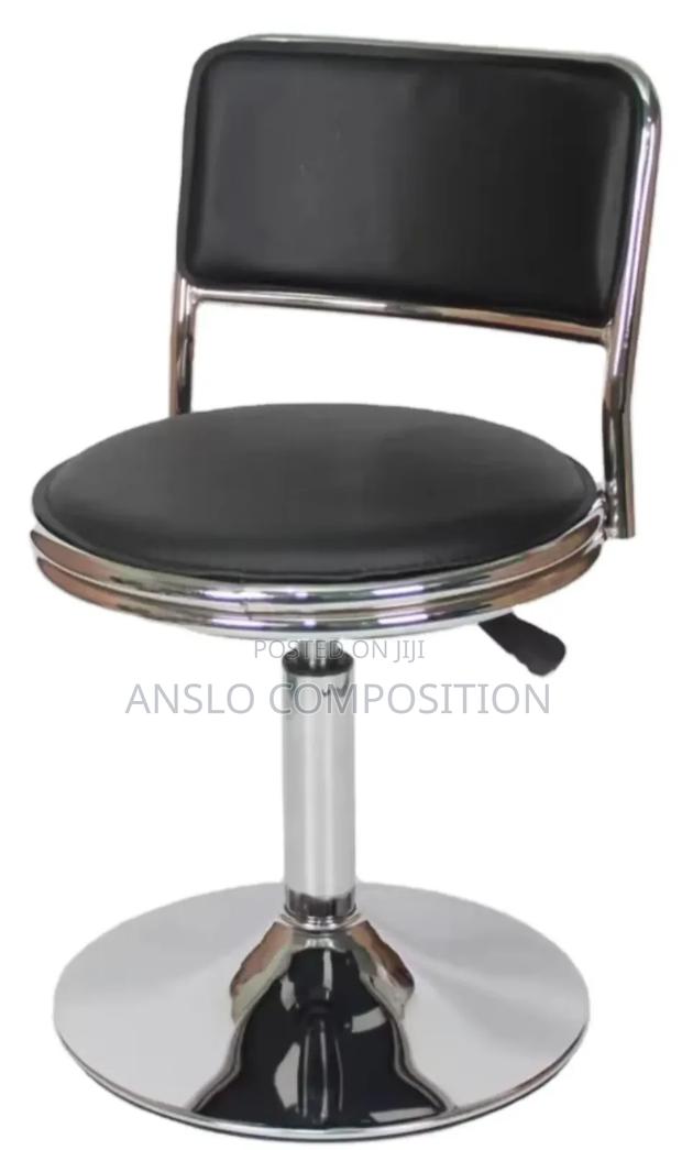 Hospital Pully Beauty Stool · Photo 1