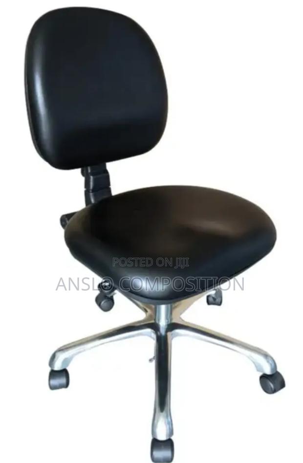 Emergency Lab Stool · Photo 1
