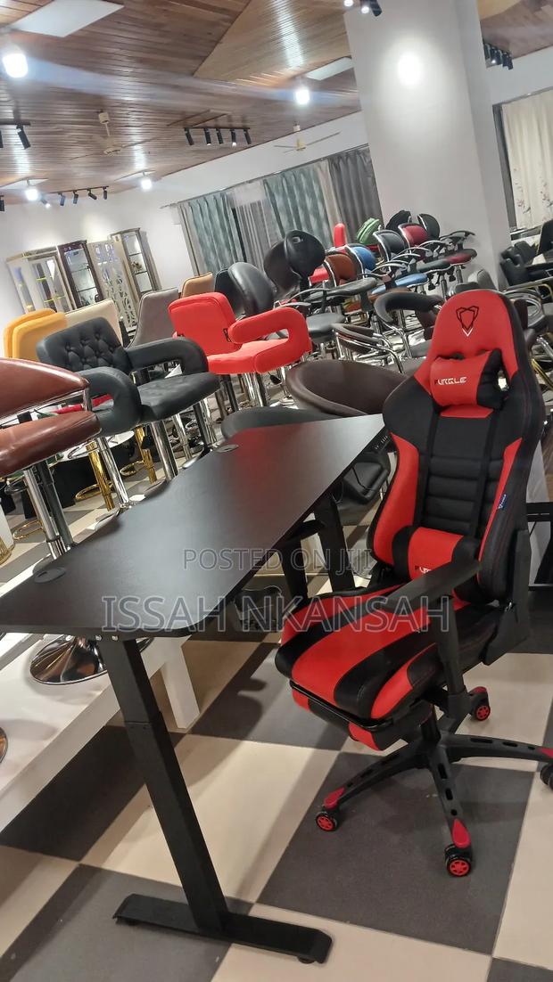 Games Chair and Table · Photo 2