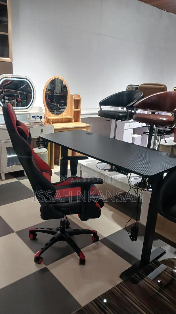 Games Chair and Table · Photo 4