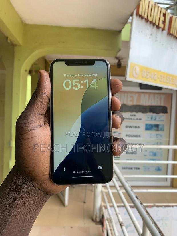 Apple iPhone 11 Pro 64 GB White · Photo 2