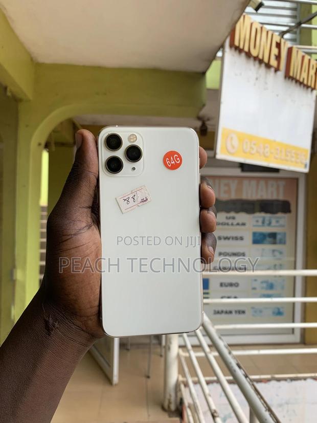 Apple iPhone 11 Pro 64 GB White · Photo 3