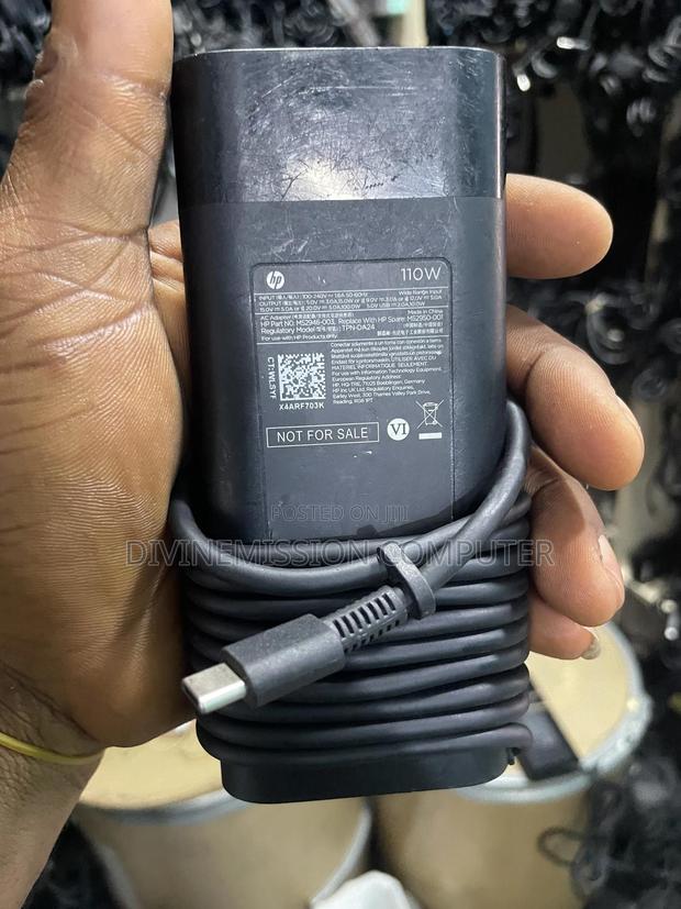 Hp Type C Adapter\ Charger 50v 3,0a 110w Uk Standard · Photo 2