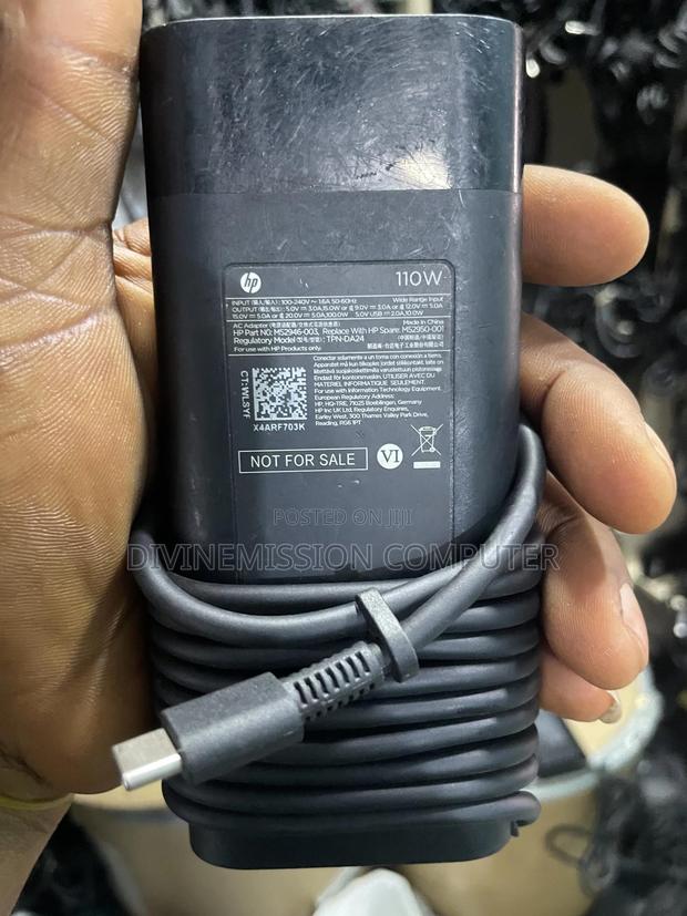 Hp Type C Adapter\ Charger 50v 3,0a 110w Uk Standard · Photo 1