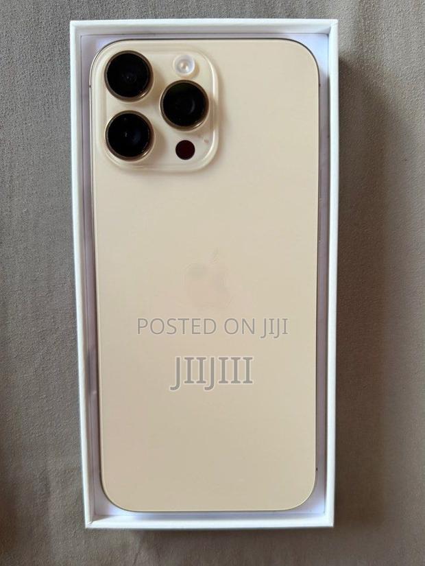 Apple iPhone 16 Pro Max 512 GB Gold · Photo 2