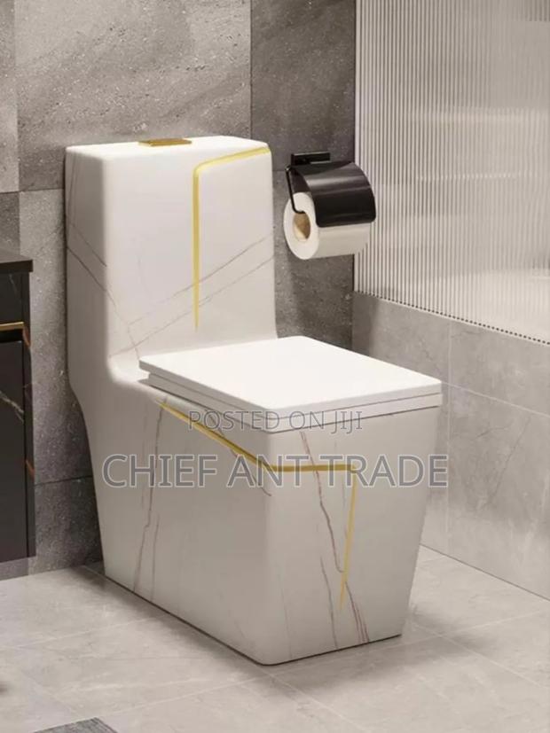 Toilet Seat Wc Water Closet · Photo 1