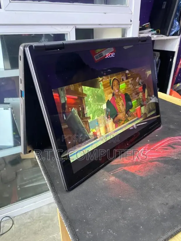 Laptop Acer Aspire R7-371T 4GB AMD A6 SSD 60GB · Photo 1
