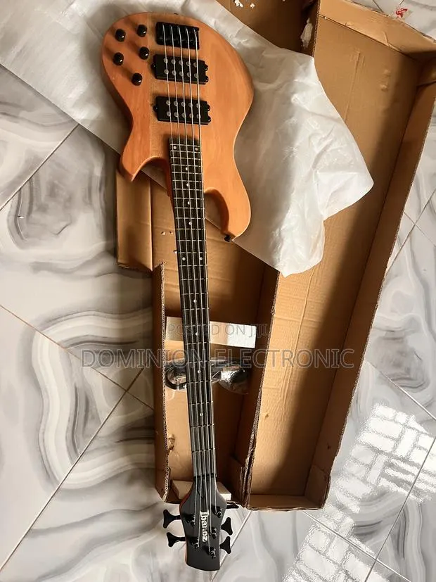 Ibanez Bass Guitar Active · Photo 3