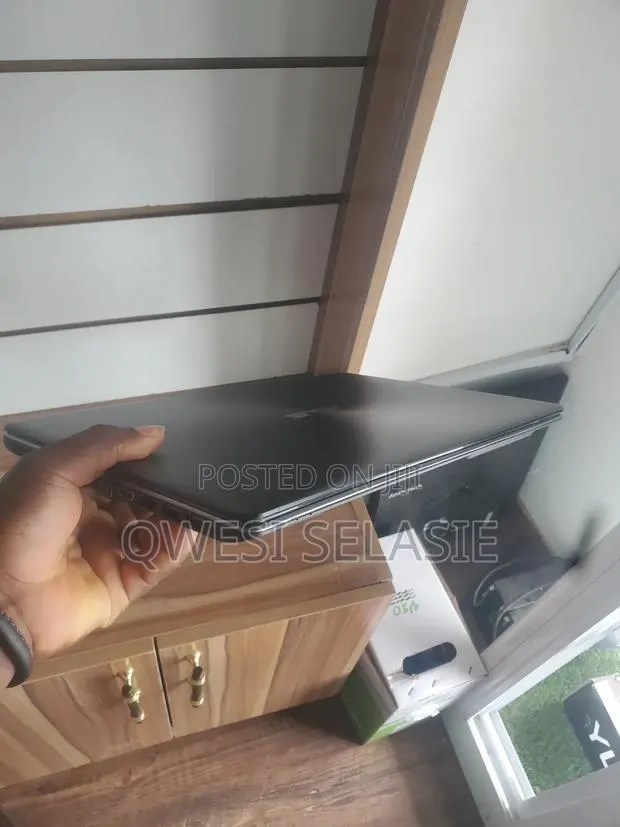 Laptop Asus 8GB AMD A10 HDD+SSD 750GB · Photo 1